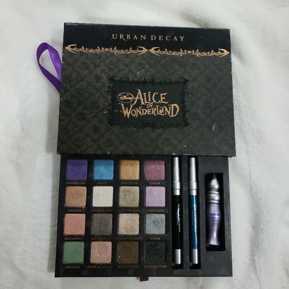 Urban Decay Alice in Wonderland Eyeshadow Palette - Picture 2 of 5
